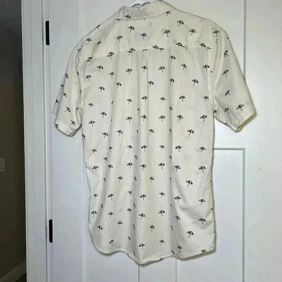Katin America's Surf CO "Umbrellas" Button-up Short Sleeve Beach Shirt SZ L - Picture 7 of 9
